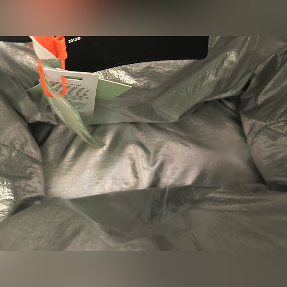 Off-white silver puffer bag - Picture 6 of 8